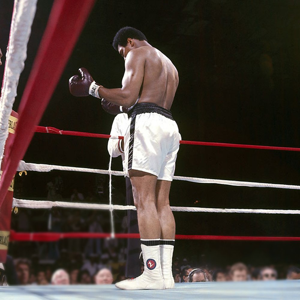Muhammad Ali praying in the corner of the ring before the first bell of his fight versus George Foreman at Stade du 20 Mai. 📸: @LeiferNeil #MuhammadAli #GeorgeForeman #RumbleintheJungle #GOAT