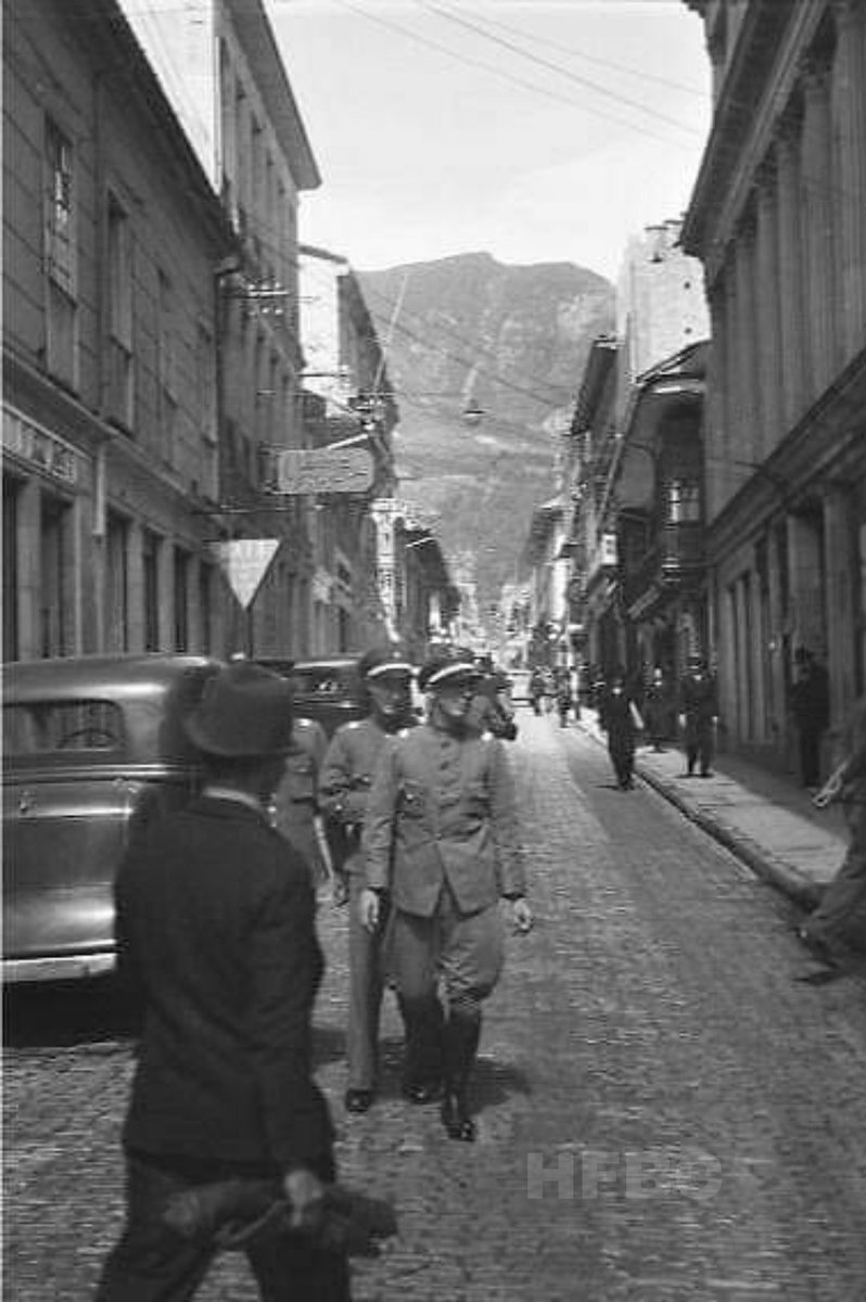HistoriaFotBog's tweet photo. Calle 12 entre carreras séptima y Octava, fotografía de Horst Martín.... Bogotá a comienzos de los 40. https://t.co/FwP89f8N65