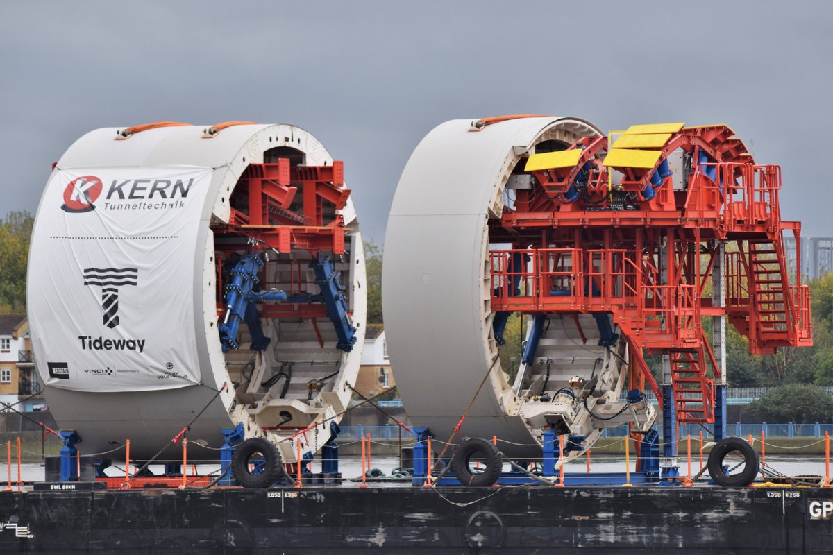 .@gps_marine GPS INDIA with pontoon GPS631 loaded with more secondary lining segments for the @TidewayLondon #SuperSewer project #dlr_blog #RiverThames #WorkingRiver #CivilEngineering #Tunnelling #London #KERNTunneltechnik @bachysoletanche #VINCIConstruction @CostainGroup