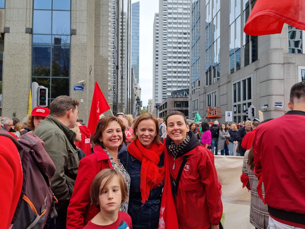 DelphineHouba's tweet photo. Social, climat : même combat ✊
#StandUpForClimate https://t.co/UbO60ikGK9