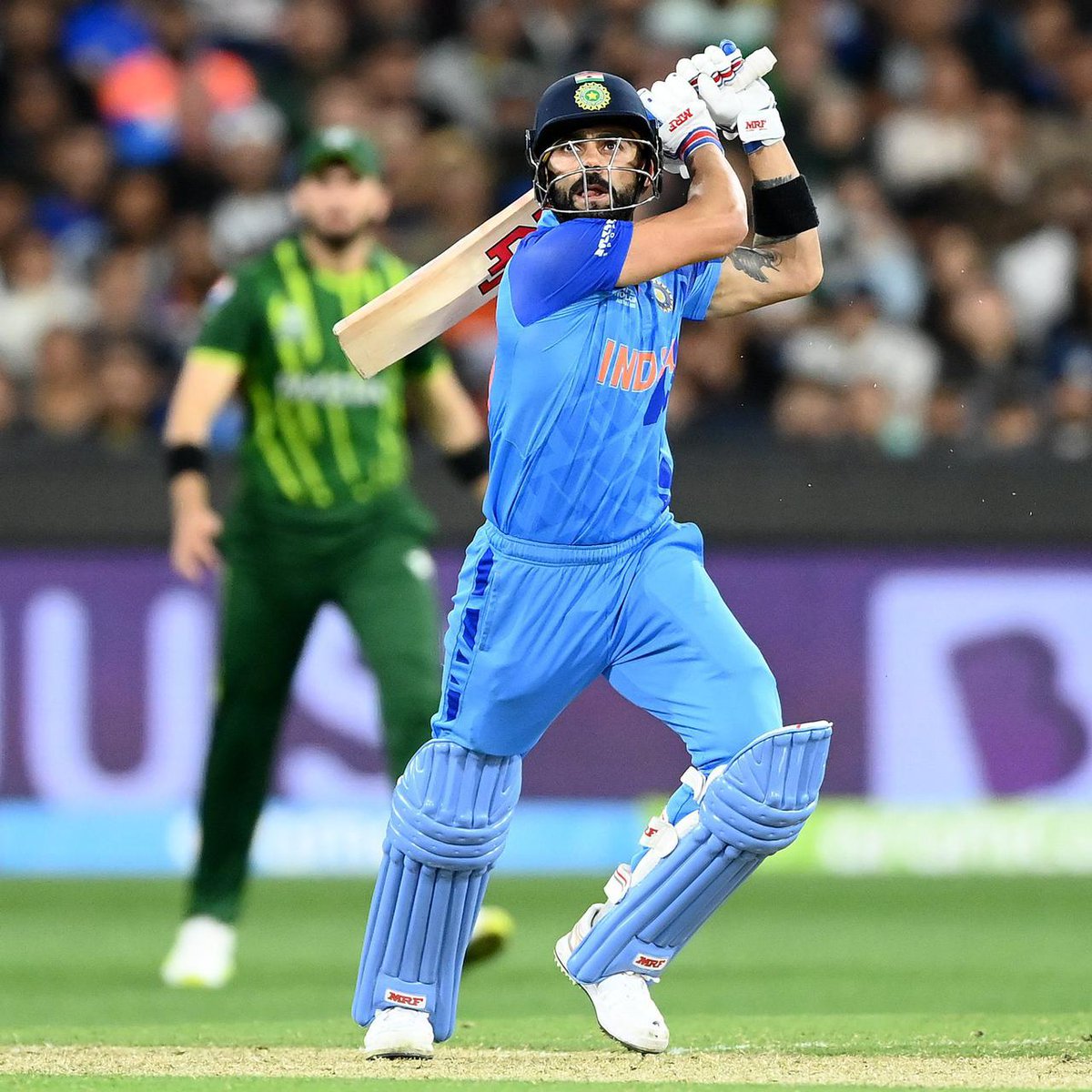 TomarAmeresh's tweet photo. They call him King Kohli for a reason. 👑 
What a win, Team India! 🇮🇳

#INDvsPAK2022
@imVkohli 
#INDvPAK #arshdeepsingh https://t.co/nLmLgT1FWd