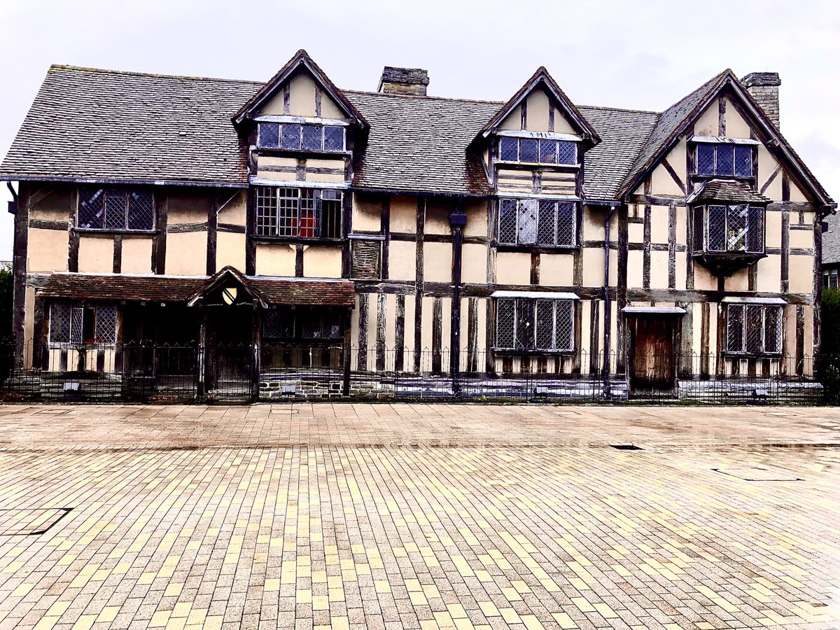 Anthony92524779's tweet photo. Today I walked in the foot steps of one of the greatest William Shakespeare.
A photo of his birth place at Stratford Upon Avon.
#stratforduponavon #poet #poetrylovers #shakesphere #inspirational #writers #poetrytwitter #LifeLessons https://t.co/rZ7nqksxuX