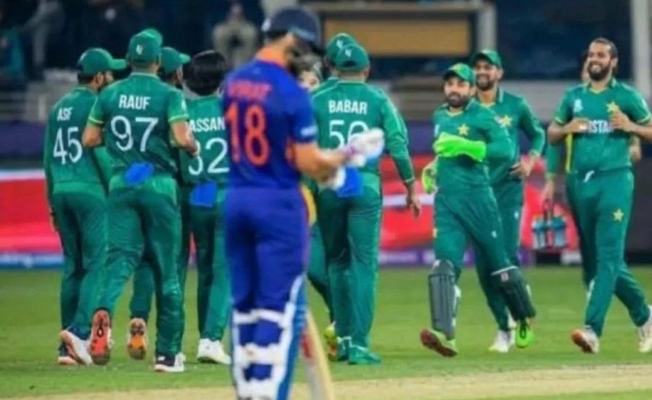 SAC739's tweet photo. #ViratKohli #INDvPAK 

Close enough https://t.co/6Exyzchphv