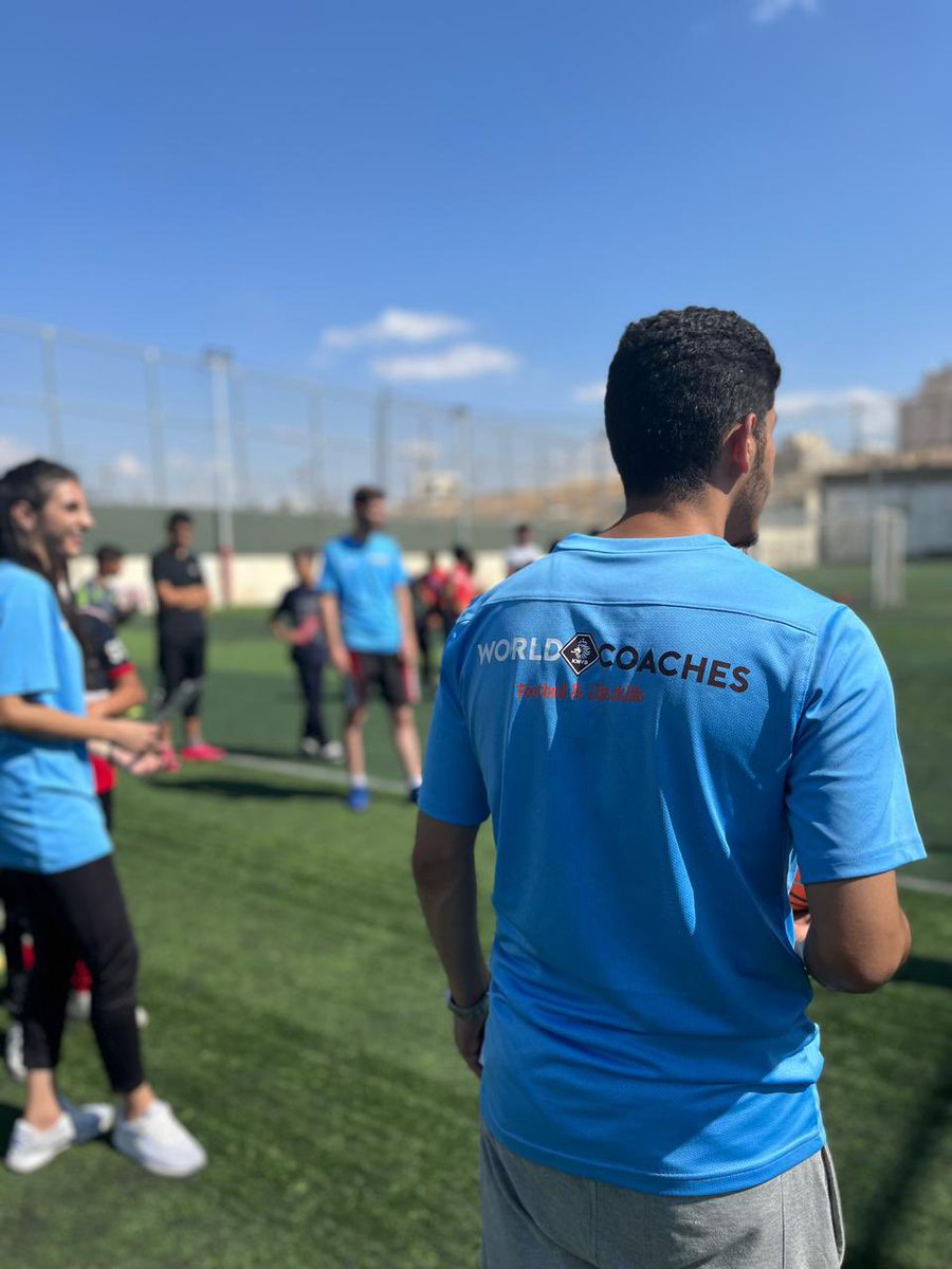 So great to meet and welcome #Dutch football legends, <a href="/AronWinter1967/">Aron Winter</a> and <a href="/CvdH1985/">CvdHeiligenberg</a> to 🇯🇴 ! On behalf of the Dutch National Football Ass (<a href="/KNVB/">KNVB</a>), Aaron, Claudia and myself officially kicked off The World Coaches Programme. Fun day of ⚽️with all the shabab &amp; our 🇳🇱 legends!