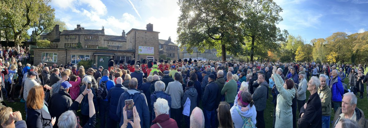 saddleworthmuso's tweet photo. What a FANTASTIC few days we had working with Matt Lewis and the Band of the Grenadier Guards @TromMLewis @GrenGdsBand @BBCCO - thank you for visiting our community and spreading some joy! A very special thank you to all our helpers and volunteers #AimHigh @saddleworth_sch https://t.co/AUGOPkjT9H