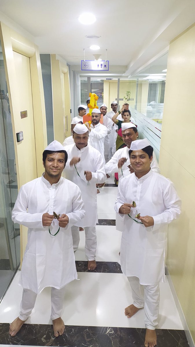 Life63moons1's tweet photo. #DiwaliCelebration at our office
This floor was depicting the #culture of state of #maharashtra 

It was #Competition winning #performance. Entire floor reception was decorated with Cultural vibes of the state https://t.co/bs9XvC4rZ2