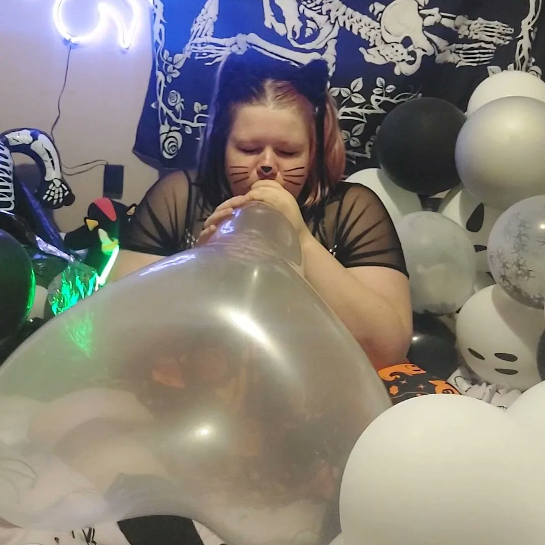 Boombubbleloons's tweet photo. I've just done a huge Halloween balloon set, 45 minutes of pure fun and pleasure and only ยฃ25!! Dm me if you're interested
#looner #loonergirl #balloons #balloonfetish #nsfw #onlyfans #customvideos #videoforsale #contentavailable #contentcreator #nsfwvideo #kittygirl #nude https://t.co/MDqjNKYyKy