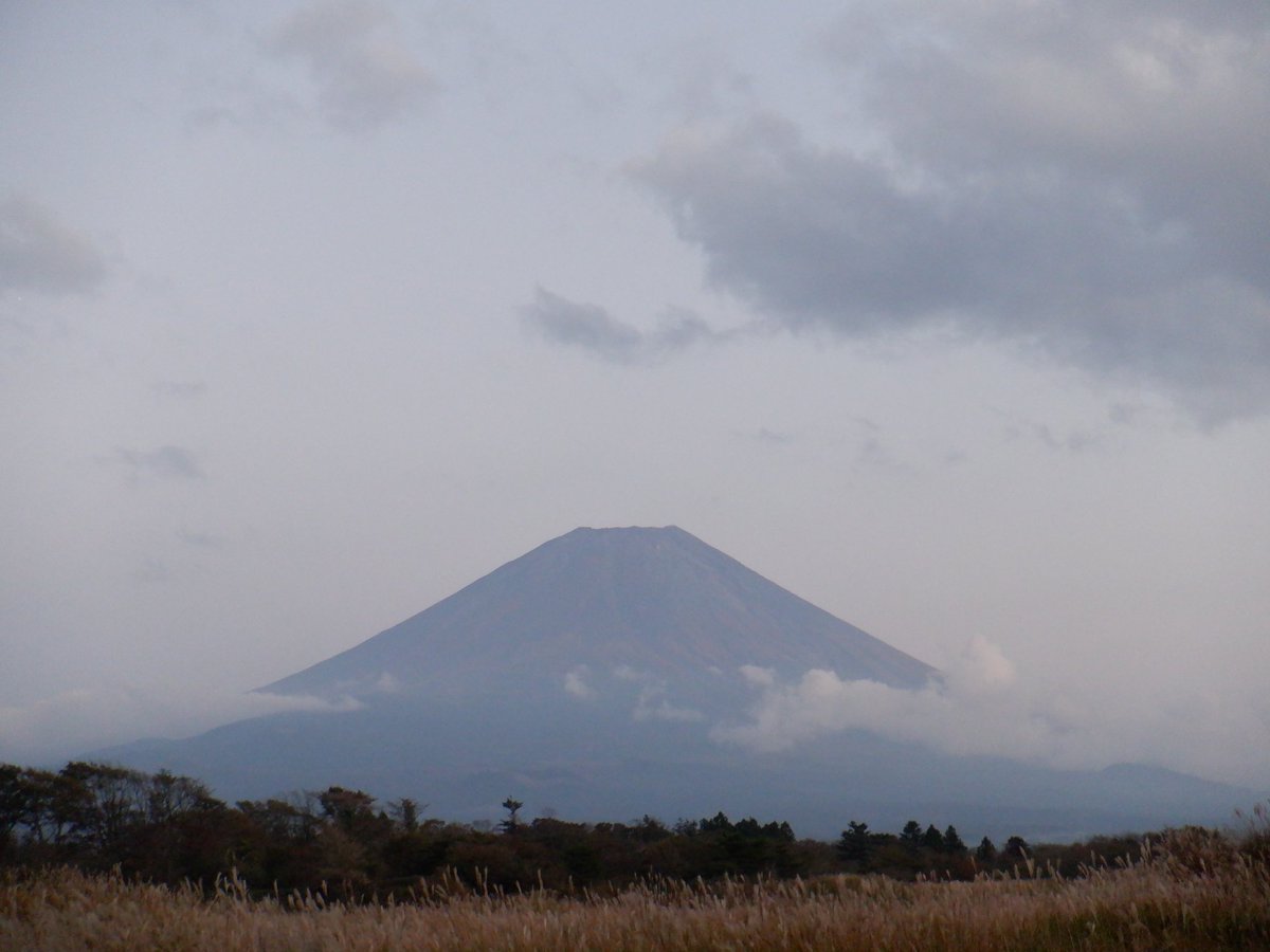 float_fuji_sup's tweet photo. 今日の富士山🗻
#ふじさん #水 #秋 #雲 #待って乾かす #乾燥注意報 #乗り物紅葉 #自然 #お写真ありがとうございマウス #nature #mtfuji #nspwingfoilboard #nspwing #autumn #float_fuji_sup #floatfujisupclub #waterlovers💙 https://t.co/F8Sc8bKjsN