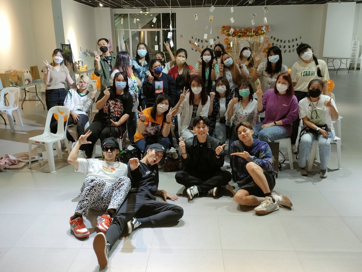 Fiatfanofficial's tweet photo. จบไปแล้วสำหรับมีตติ้งวันเกิดในวันนี้ ขอบคุณทุกคนที่มาเข้าร่วมกันนะคะะ 
แล้วพบกันใหม่งานหน้าค่ะะ🧡🤎

@FiatAngelo
#Fiatstepto26th
#Patnion https://t.co/jNjWsluJta