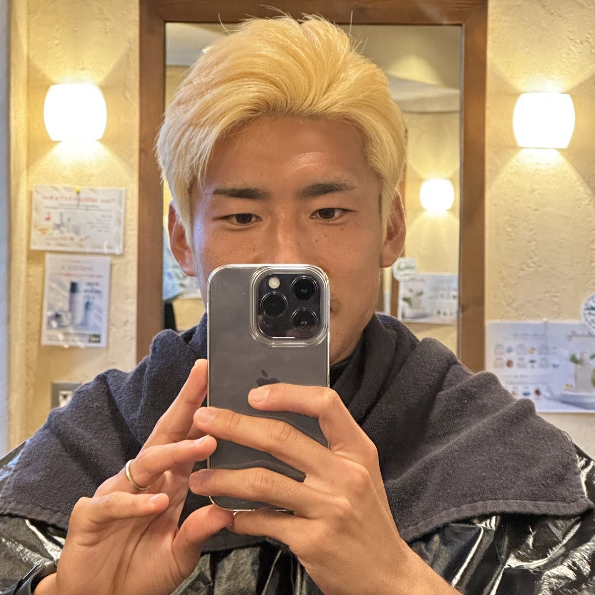 hayato_s11h's tweet photo. お気付きかと思いますが、浅川イメチェンしました。

ちなみに金髪でなく銀髪にしてます笑
もうだいぶ抜けましたが…

たまたま美容院が空いてなくて鈴鹿戦の前になったこと。

あとは12月のハネムーンに向けて髪色を変えたので、決して合わせてきたわけじゃないです🤣

ど、どうですかね…😂？ https://t.co/BdpLSwdIBB