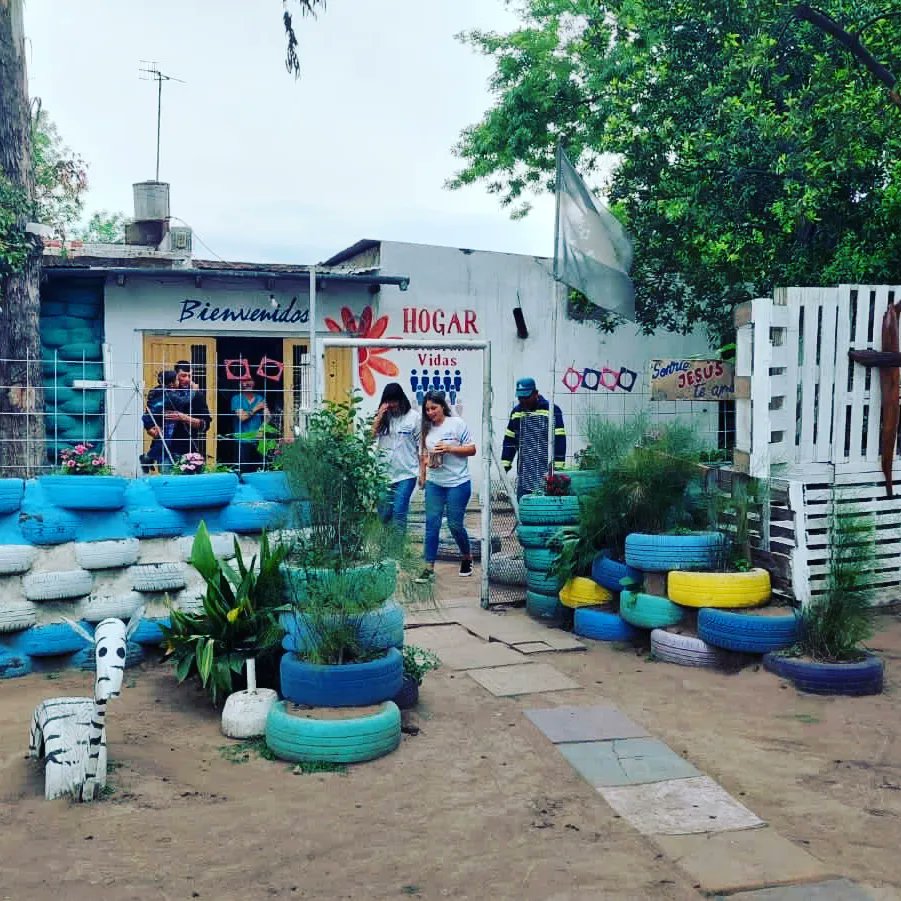 AgrupacinCompa1's tweet photo. #CompartirMomentos 🎁
Esta semana volvimos a visitar la Ong Restaurando Vidas y fuimos muy bien recibidos por David, quien nos comentó que se encuentran elaborando Pan Dulce para la venta y pudimos comprobar los hacen riquísimos! 
Muchas gracias!!! ❤️

#SomosloqueCompartimos https://t.co/9XifcZFsn1