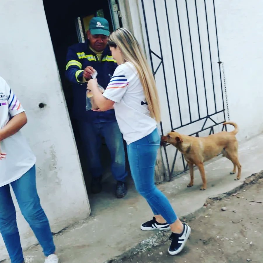 AgrupacinCompa1's tweet photo. #CompartirMomentos 🎁
Esta semana volvimos a visitar la Ong Restaurando Vidas y fuimos muy bien recibidos por David, quien nos comentó que se encuentran elaborando Pan Dulce para la venta y pudimos comprobar los hacen riquísimos! 
Muchas gracias!!! ❤️

#SomosloqueCompartimos https://t.co/9XifcZFsn1