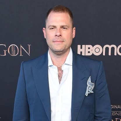 HOTDfr's tweet photo. Ryan Condal a confié que la deuxième saison de  #HouseOfTheDragon sera beaucoup plus lente, avec des moments plus légers, comme les mi-saisons de Game of Thrones. 

Via @DEADLINE https://t.co/z4rZlCAYvF
