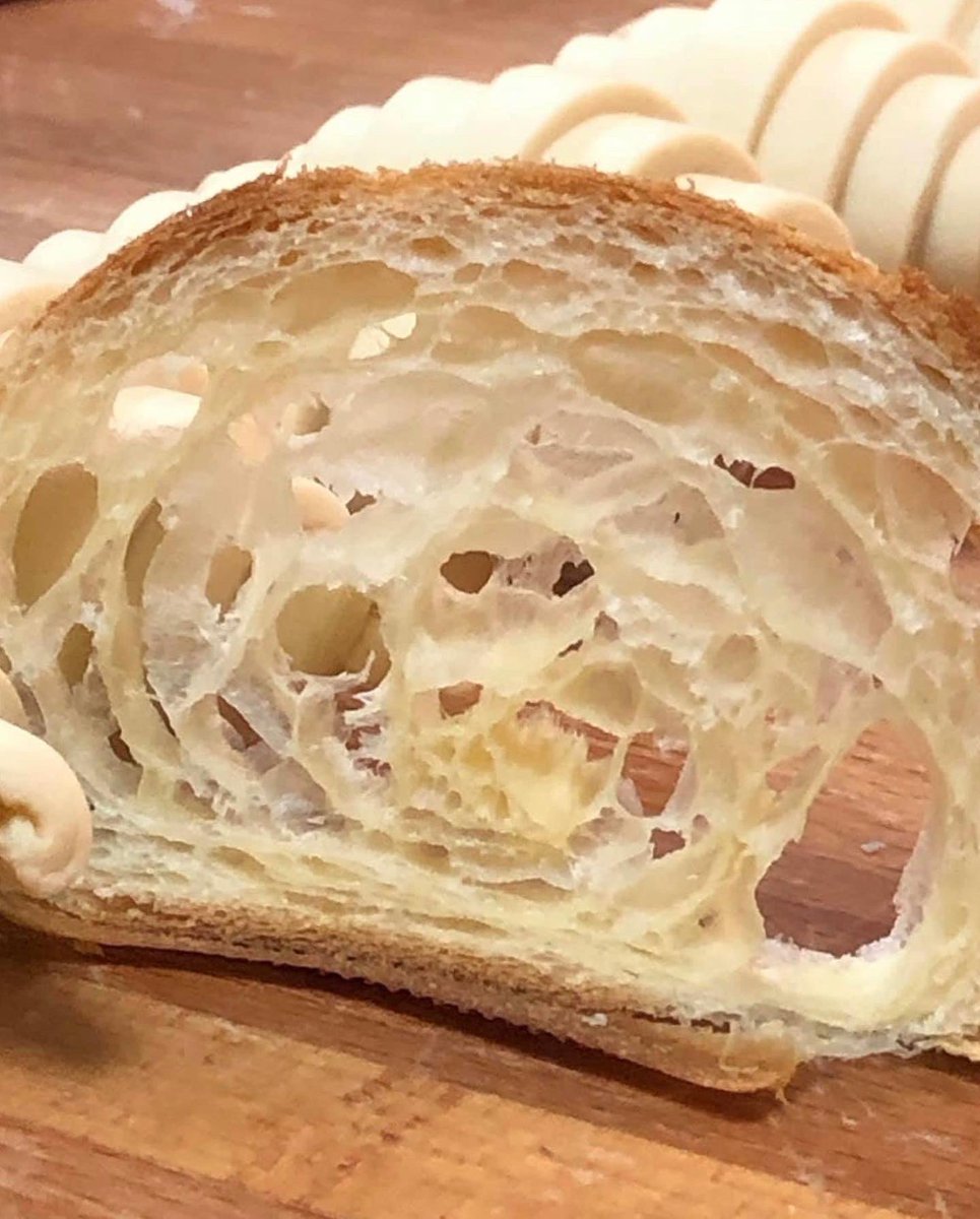 Mb7814's tweet photo. [🏆🥐🇫🇷 3e CONCOURS NATIONAL DU MEILLEUR CROISSANT AU BEURRE 2022 - 
du 24 au 26 octobre 2022 à Versailles 🏆🥐🇫🇷]
Je ne peux pas , j’ai mon cours de dentelle
#CNBF #cmailedefrance #cmay #cfaversailles #boulangerdefrance 
#jefaismescroissantsdansmonfournil
#U2P #CGAD https://t.co/e43PjMnYFu