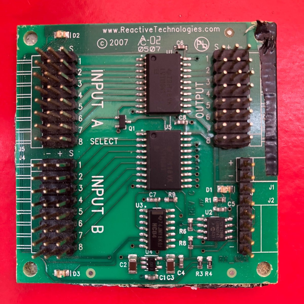 ExplorerRobocar's tweet image. Installing an #RxMux board, to be able to swith between #autopilot and R/C #receiver... Ideal for debugging!!