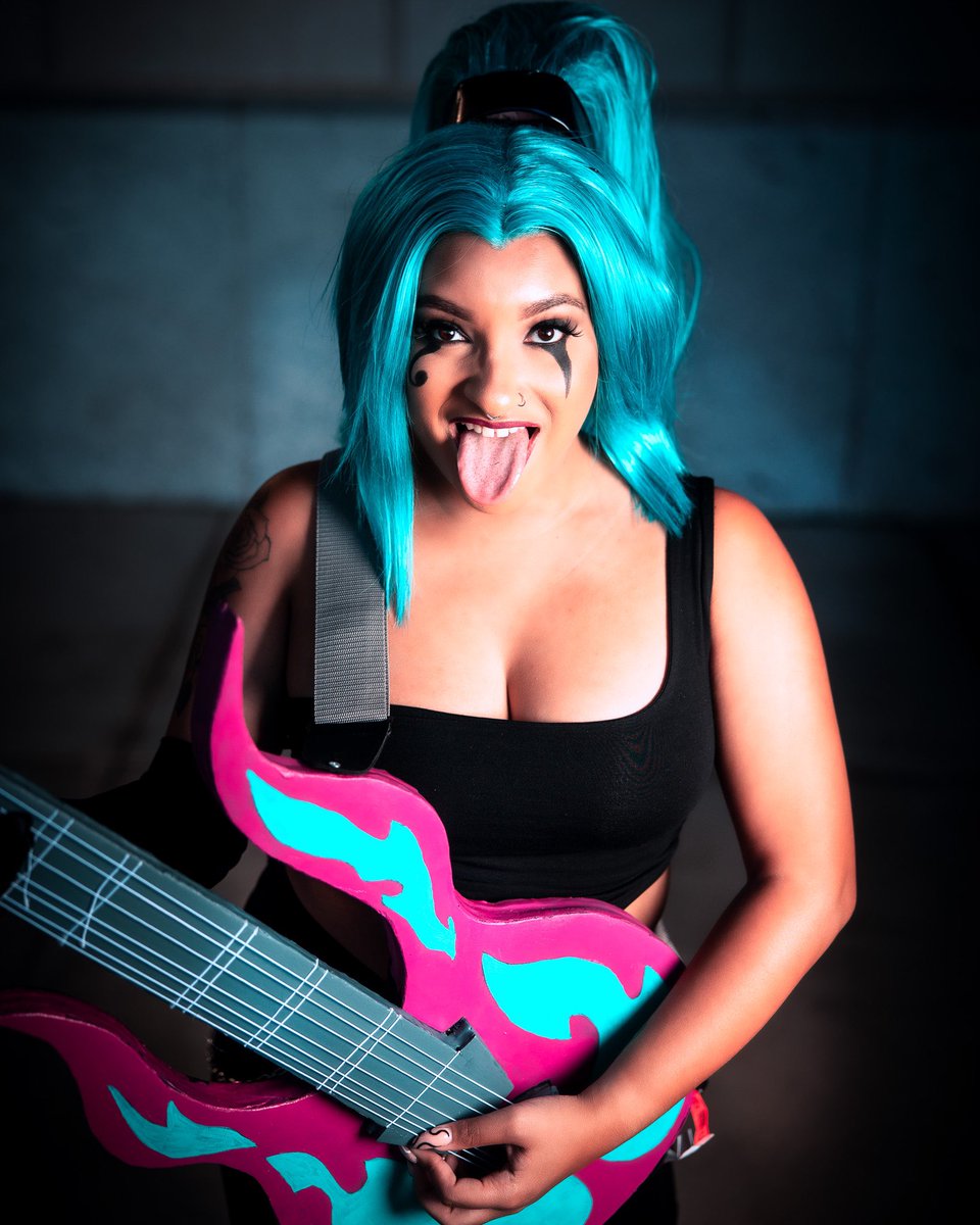 naytiny__'s tweet photo. Got official pics back!! 

If you’ve been following me for a long time you’ll remember when I did a closet cosplay of Ember! 3rd pic is now vs. the first time I cosplayed her in 2019 😮‍💨 we’ve come a lot way!
Shot by @nate_takes at WasabiCon!
#dannyphantom #cosplay #blackcosplay https://t.co/eFKfsd8isp