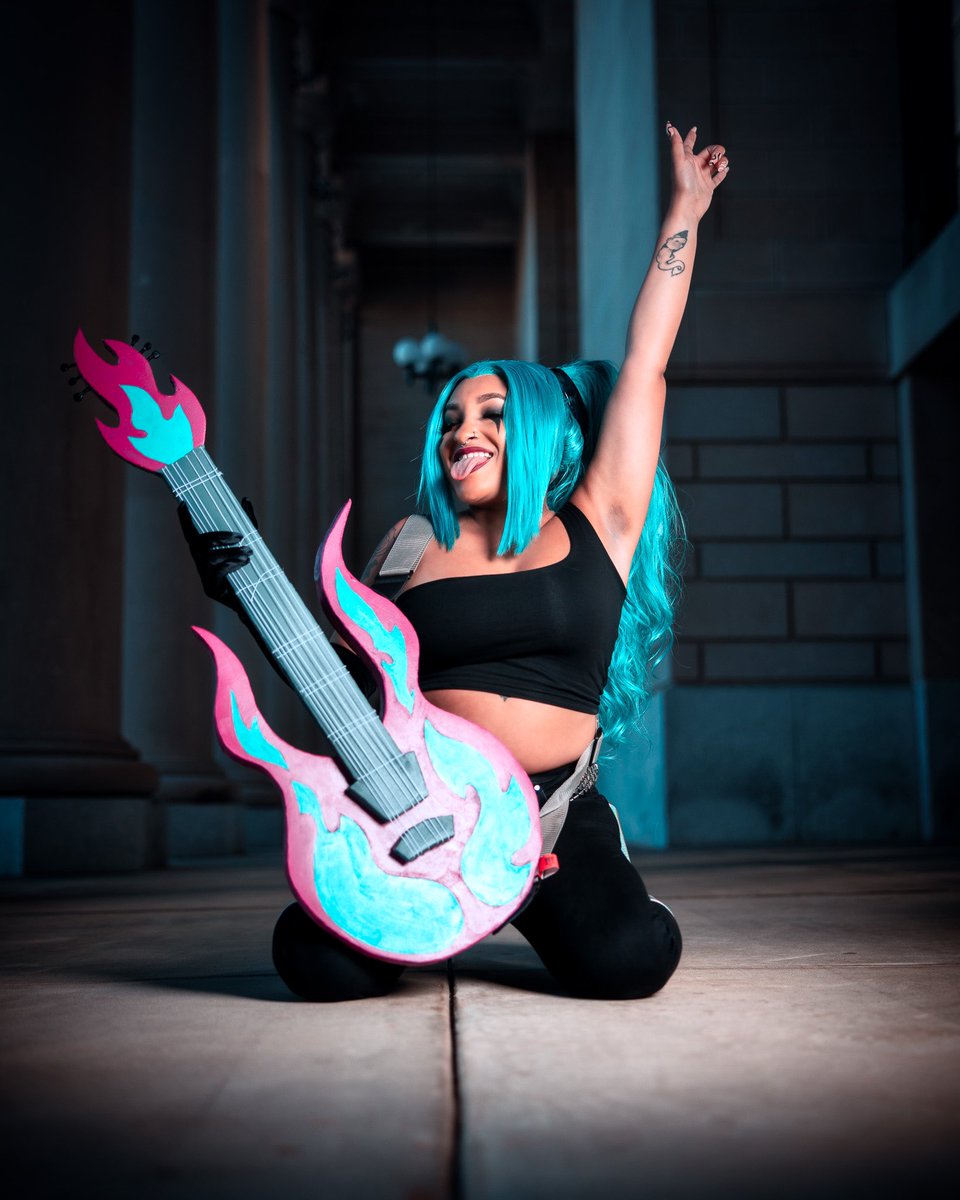 naytiny__'s tweet photo. Got official pics back!! 

If you’ve been following me for a long time you’ll remember when I did a closet cosplay of Ember! 3rd pic is now vs. the first time I cosplayed her in 2019 😮‍💨 we’ve come a lot way!
Shot by @nate_takes at WasabiCon!
#dannyphantom #cosplay #blackcosplay https://t.co/eFKfsd8isp