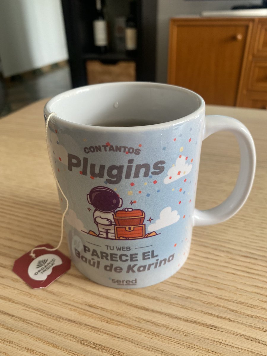 micaelalafratta's tweet photo. Descansando de la intensa y espectacular @WCValencia con un té y mi nueva taza de @SeredNET #postevento https://t.co/15j7QM7XD6