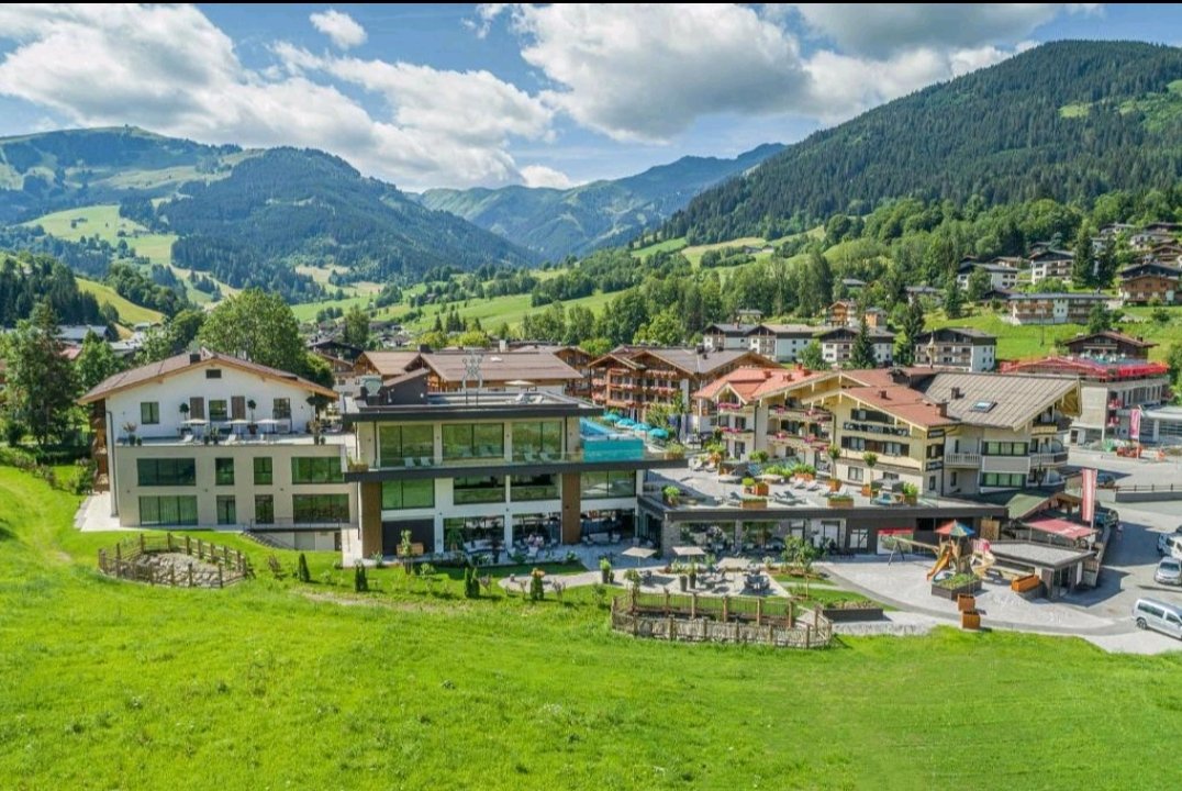 touristeea's tweet photo. منتجع  Mountain Resort والذي يعد من احدث المنتجعات في ماريا الم ومفتتح قبل اشهر فقط ويمتلك اطلالة ساحرة على الجبال وحاصل على تقييم ممتاز ومرتفع 9.2/10 ويعد خيار رائع لمحبين الارياف و الطبيعة

للحجز 👇

https://t.co/Fsw27JbM49 https://t.co/5SZ6yb9vB7
