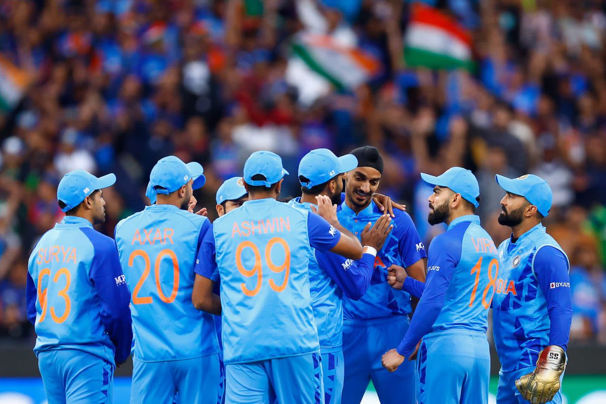RishabhPant17's tweet photo. Amazing atmosphere, nail biting finish and a fantastic win. Onto the next one. 🇮🇳💯 https://t.co/Wua8ntdTrZ