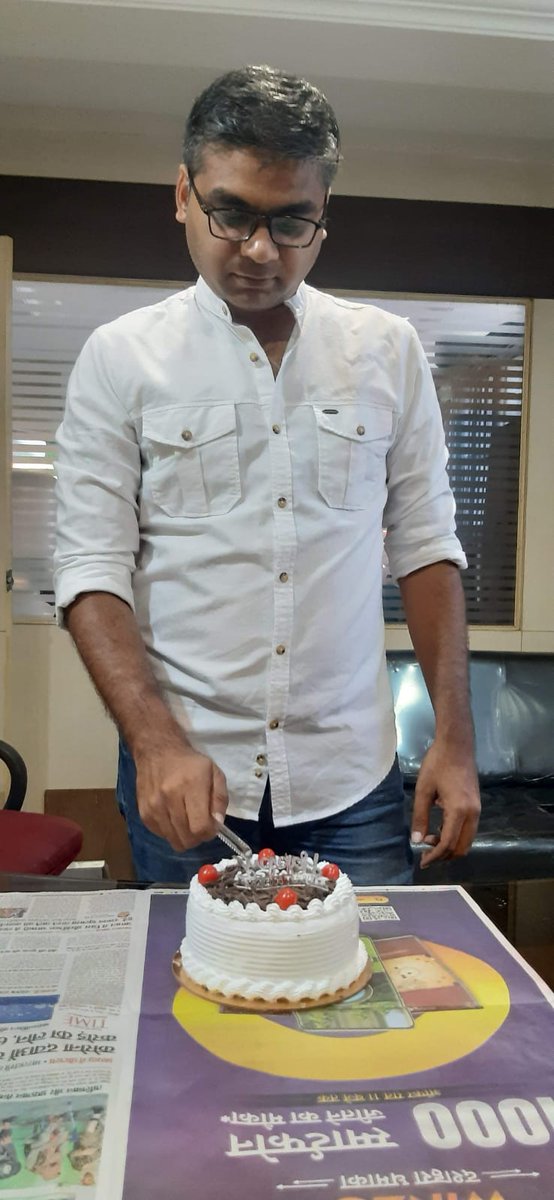 . <a href="/aajtak/">AajTak</a> के वरिष्ठ पत्रकार और हमारे गुरु <a href="/ReporterRavish/">Ravish Pal Singh</a> सर जी को "जन्मदिन" की बहुत बहुत मुबारकबाद
🎂🎂💐💐

ईश्वर से आपके उत्तम स्वास्थ्य एवं दीर्घायु जीवन की कामना करता हैं... 😊