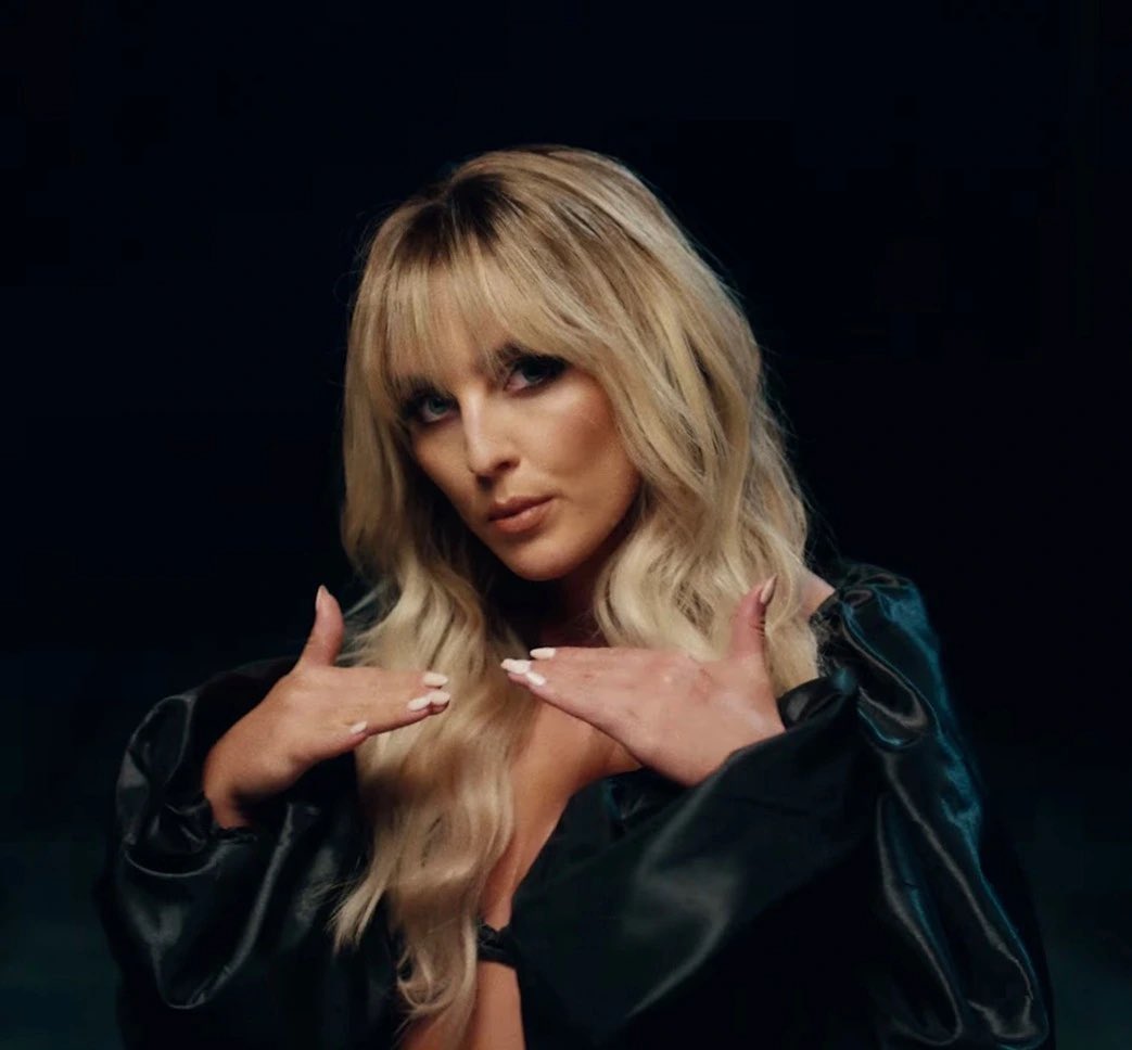 perriexsource's tweet photo. 2 YEARS AGO Perrie delighted us with her iconic verse and performance in the Sweet Melody music video 🖤

People died at the “he would lie, he would cheat, over syncopated beats”. https://t.co/9Go0dUHgs6