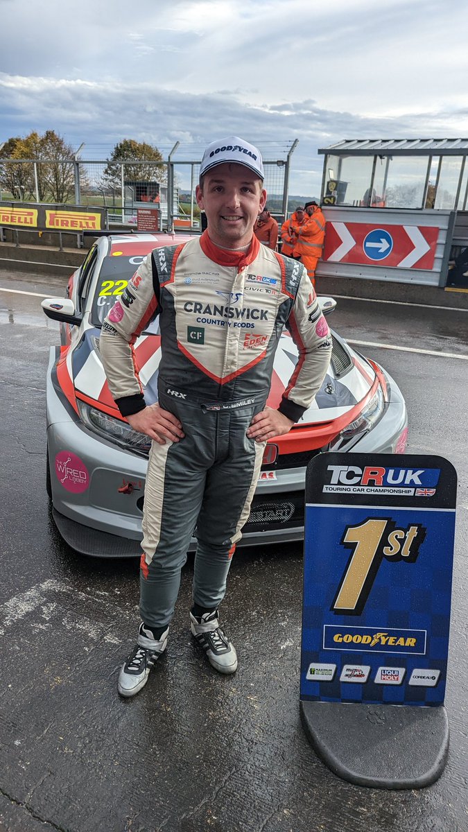 TheWiredLobby's tweet photo. Proud to partner #restartracing and #chrissmiley
Great win in the first race of the day.
#tcruk #tcr_series https://t.co/66aTwhrCuW