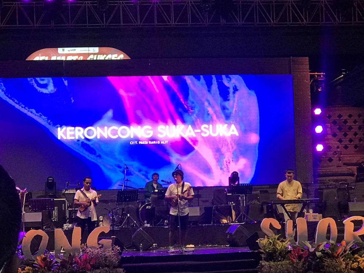 Retno40027469's tweet photo. #keroncong Suaranusa ada di #balaikota #semarang looooohhh... yuk merapat https://t.co/r1p9OzmZzu