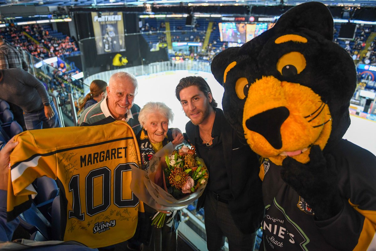 🎉 There was a special surprise for Nottingham Panthers supporter Margaret Young, who celebrated her 100th birthday at the @nottinghamarena last night. Read more 👉 panthers.co.uk/home/special-s…
