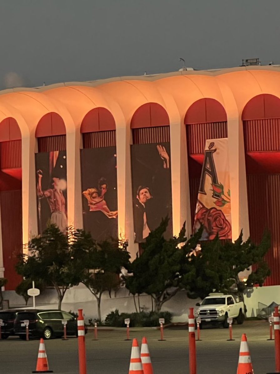 oldreclinerx's tweet photo. the forum is going all out https://t.co/5UADy80jap