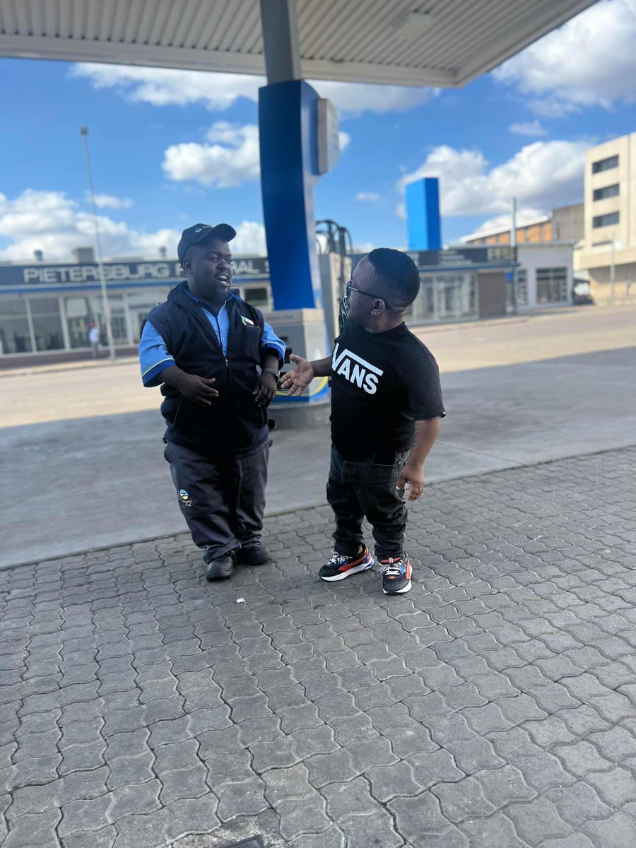 Mbulelo ® tweet media