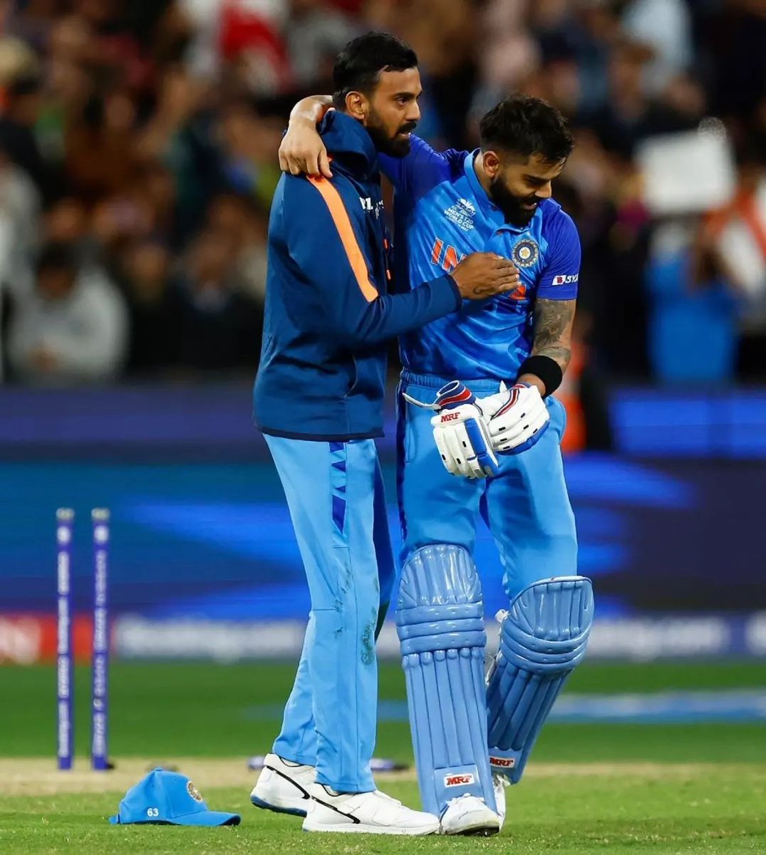 klrahul's tweet photo. What a start, unreal 🇮🇳💙
@imVkohli it doesn’t get better than this. 🇮🇳🙌🏽❤️🙏🏽 https://t.co/DRrhY3f6Ux