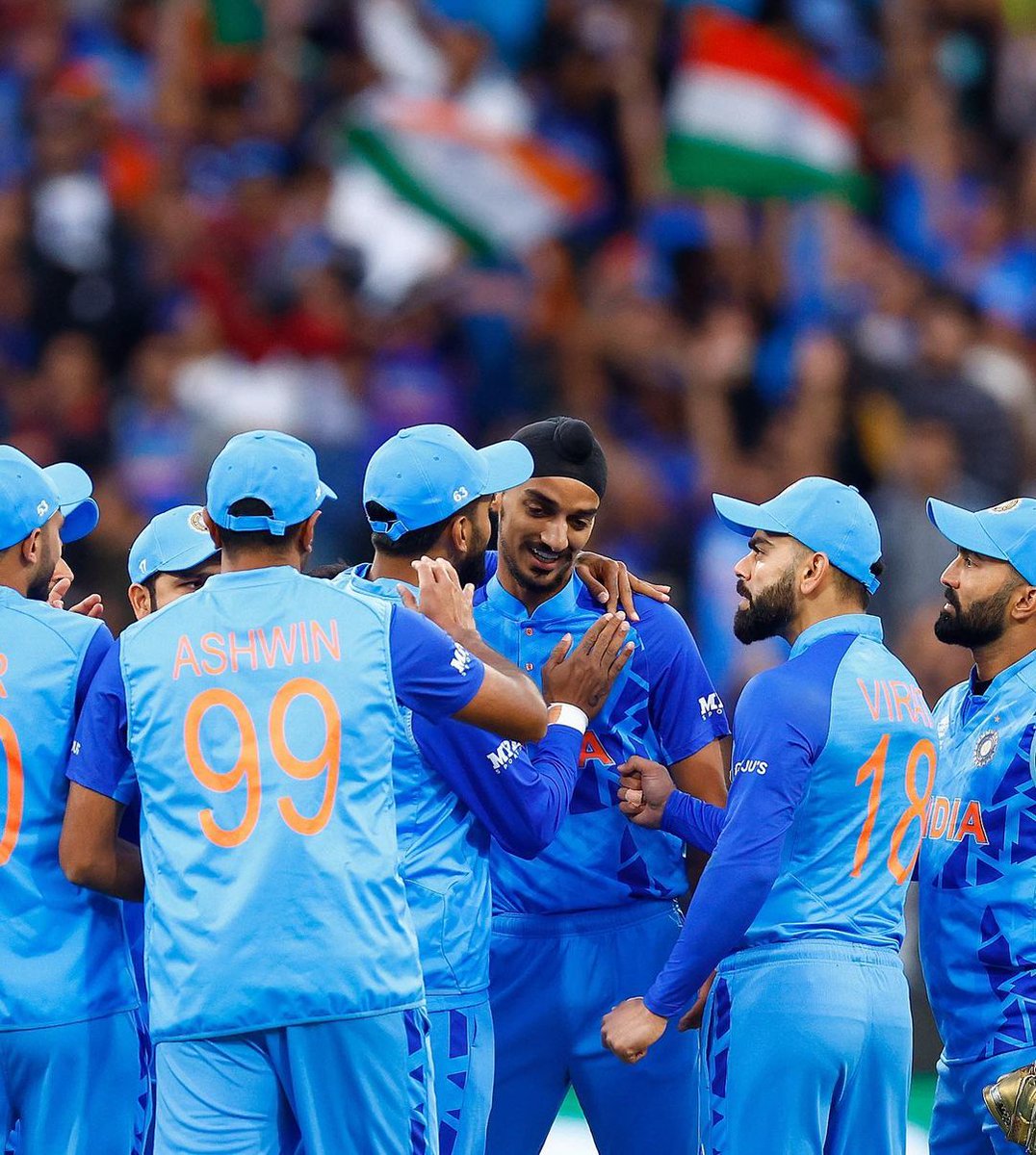 klrahul's tweet photo. What a start, unreal 🇮🇳💙
@imVkohli it doesn’t get better than this. 🇮🇳🙌🏽❤️🙏🏽 https://t.co/DRrhY3f6Ux