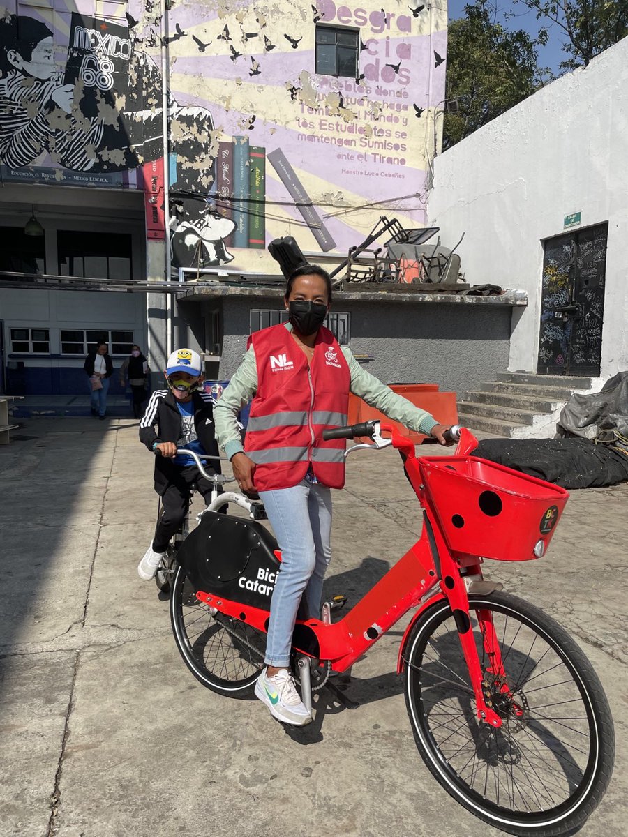 NLinMexico's tweet photo. Así el lanzamiento del proyecto de @Bicitekas: “Catarinas, alas de libertad”; donde fomentan el uso de 🚲 a mujeres mamás en la CDMX. Además del préstamo gratuito de la bici, se imparten talleres y se les da seguimiento para la movilidad del cuidado. 👏🏽 https://t.co/soViKRa42W