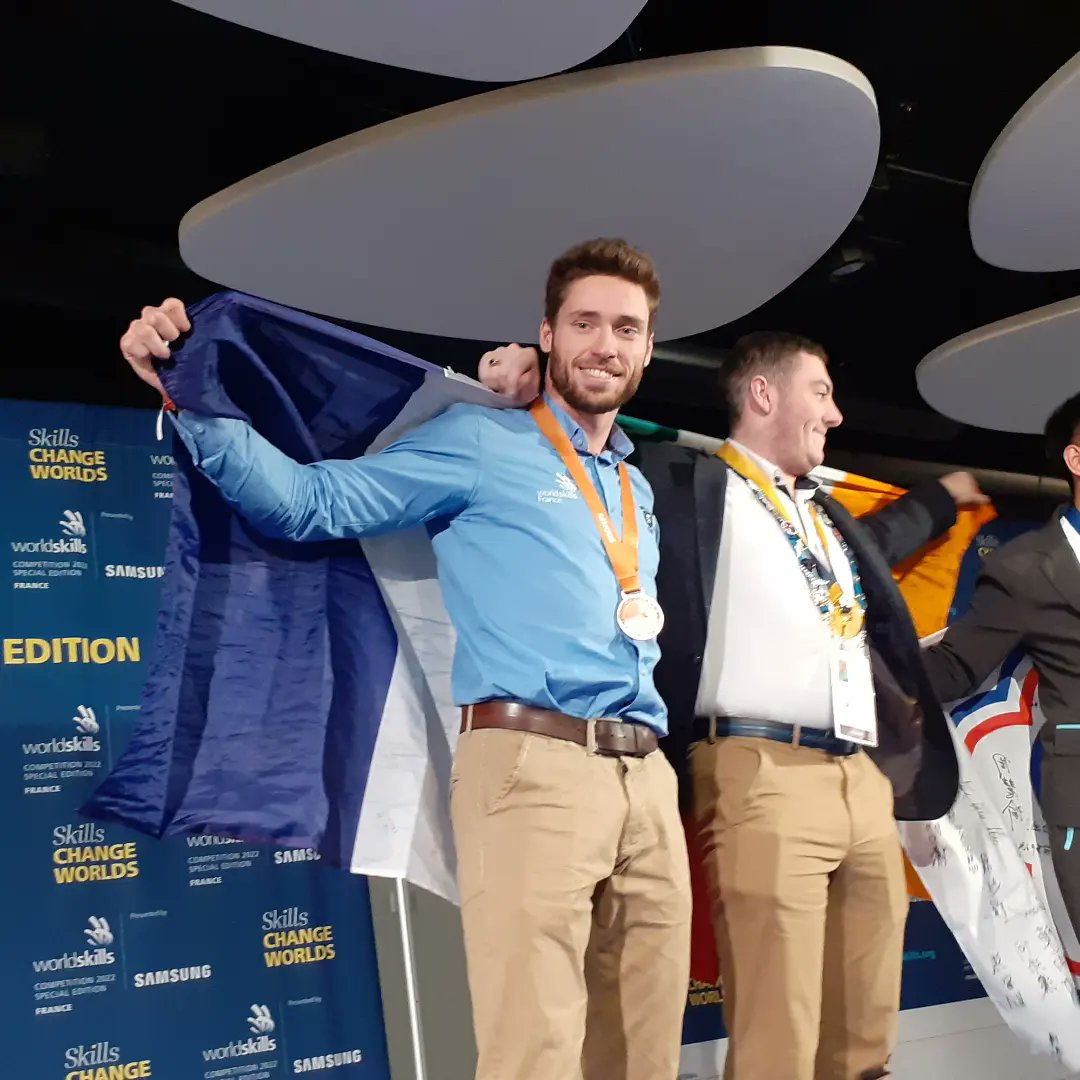 Pierre Loir médaille de bronze en Construction digitale lors des finales mondiales Worldskills 2022 Spécial Edition. Bravo Pierre !!!! Toute <a href="/maregionsud/">Région Sud</a> est fière de cette formidable performance !! 🏅💪👏
<a href="/renaudmuselier/">Renaud Muselier</a> @mf_bulteau <a href="/WorldSkillsFR/">WorldSkills France</a>