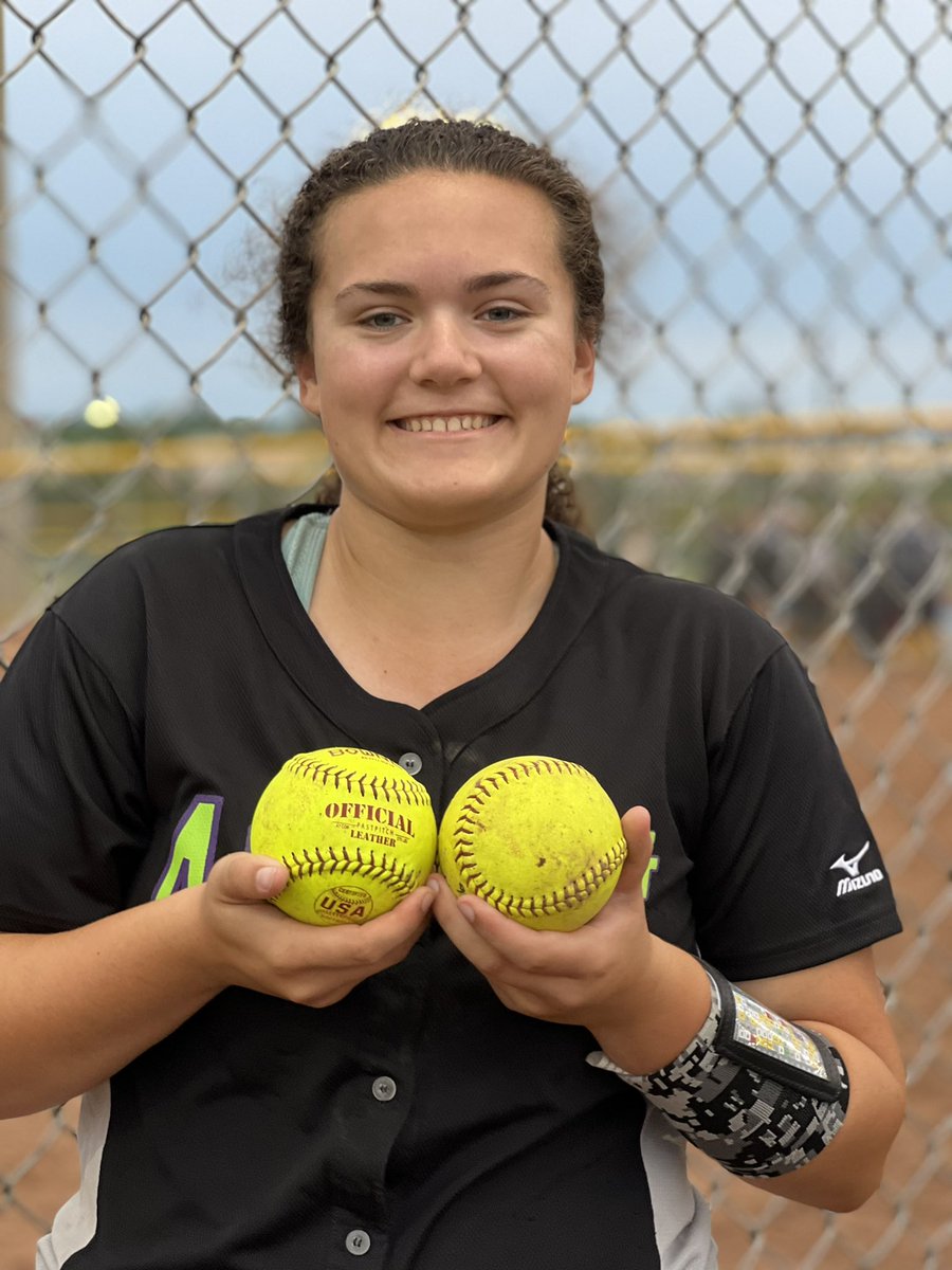 Elliepitcher42's tweet photo. @CoastRecruits From Dingers to K’s I love this game! 🥎 https://t.co/ghq7K0w1JO