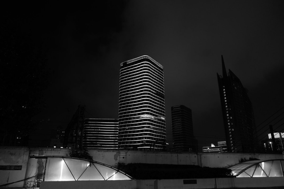 sagi16888's tweet photo. Shanghai #LeicaQ https://t.co/40jmWz9eQc
