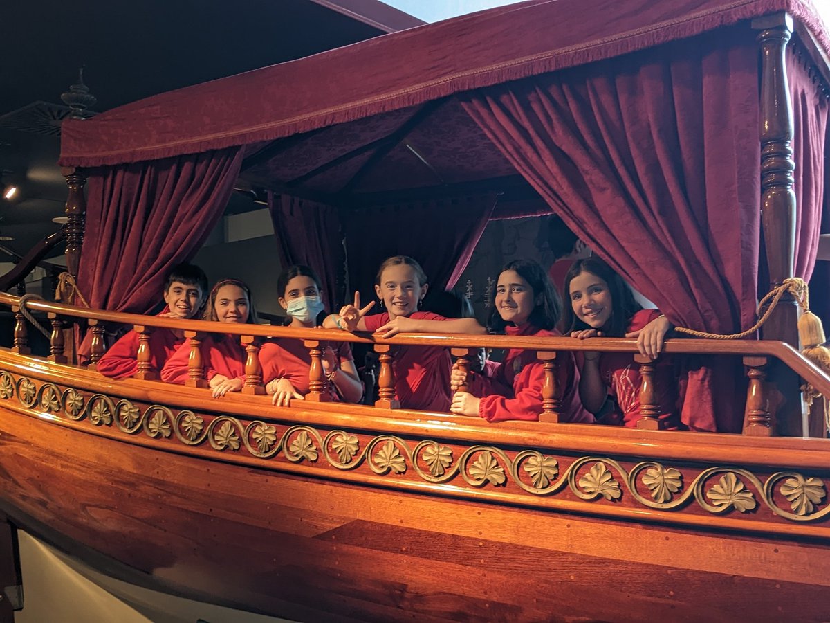 Begonazpiikas's tweet photo. ⛵🥰 La #EdadModerna y la vuelta al mundo de Elkano, en el Museo Marítimo de Bilbao. Así, el alumnado de 6º de Primaria hace #visible lo aprendido en clase y #comprenden mucho mejor. Así es el aprendizaje basado en #proyectos de #comprensión.
#ModeloBegoñazpi https://t.co/0kOYunh3Jh
