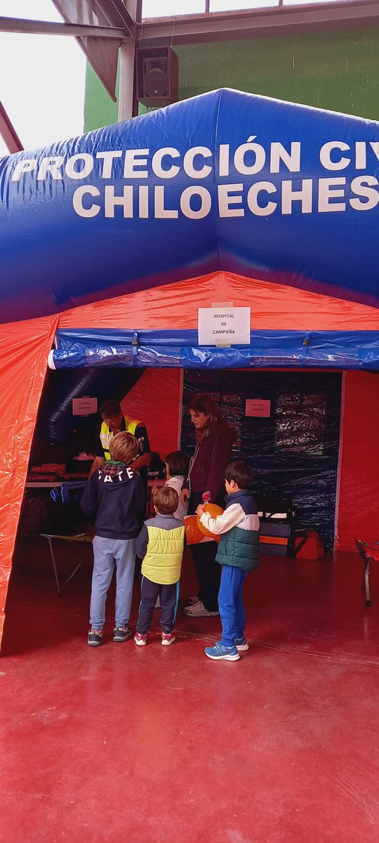 🔶🔷🔶 Esta mañana realizamos una exposición de parte del material👷🚒🚑 de nuestra Agrupación con motivo de nuestro XV aniversario que se celebra esta próxima semana.
Desde aquí dar las gracias🥰 a los compañeros🦺 de <a href="/PCFontanar/">P.C. Fontanar</a> , @pcTorija ,<a href="/pcquer/">Pcquer</a> ,por acompañarnos.