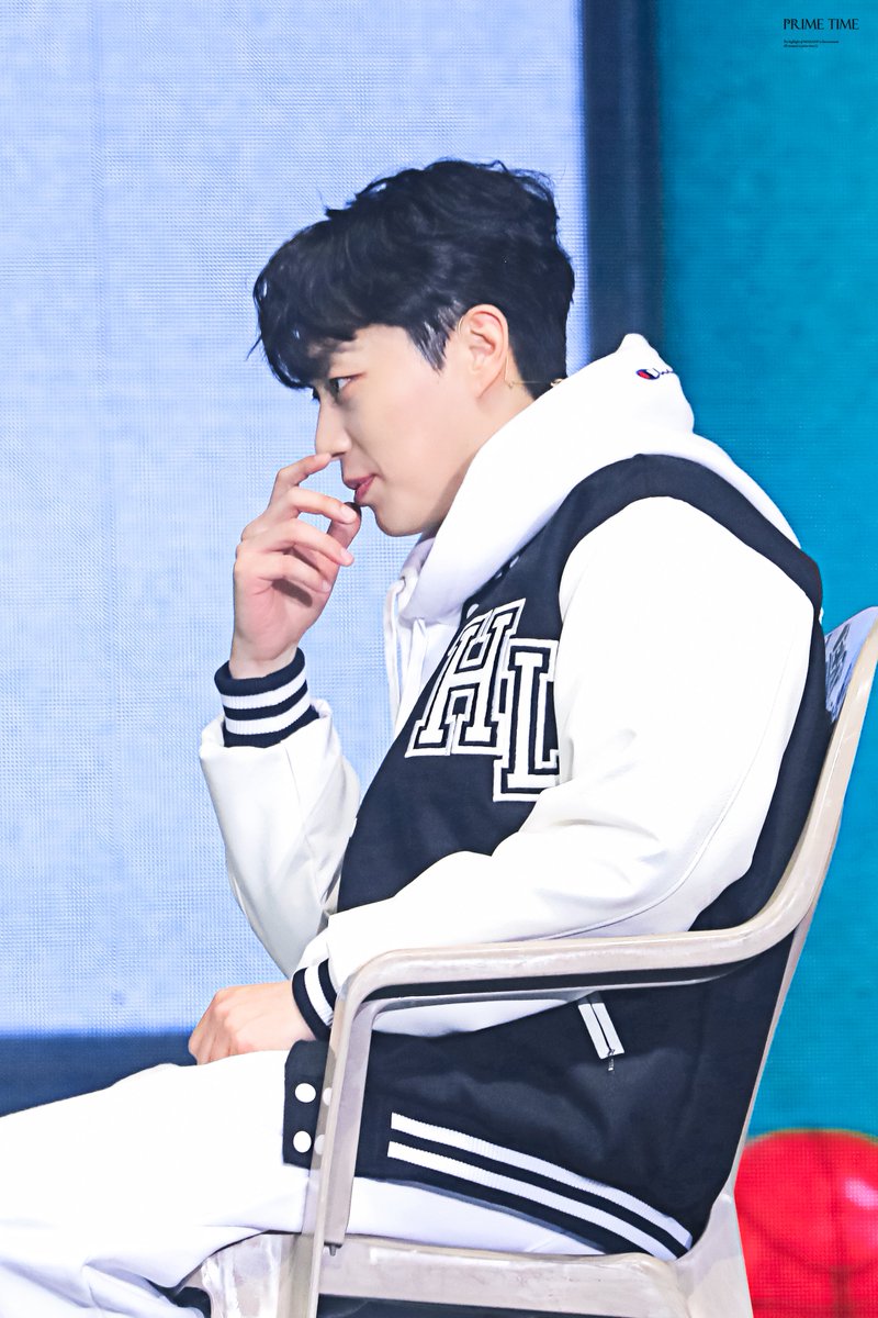 PT_DJ74's tweet photo. 221015 하이라이트 팬콘 

자신만만 강아지 

#하이라이트 #윤두준 https://t.co/YJpAk2VeTX