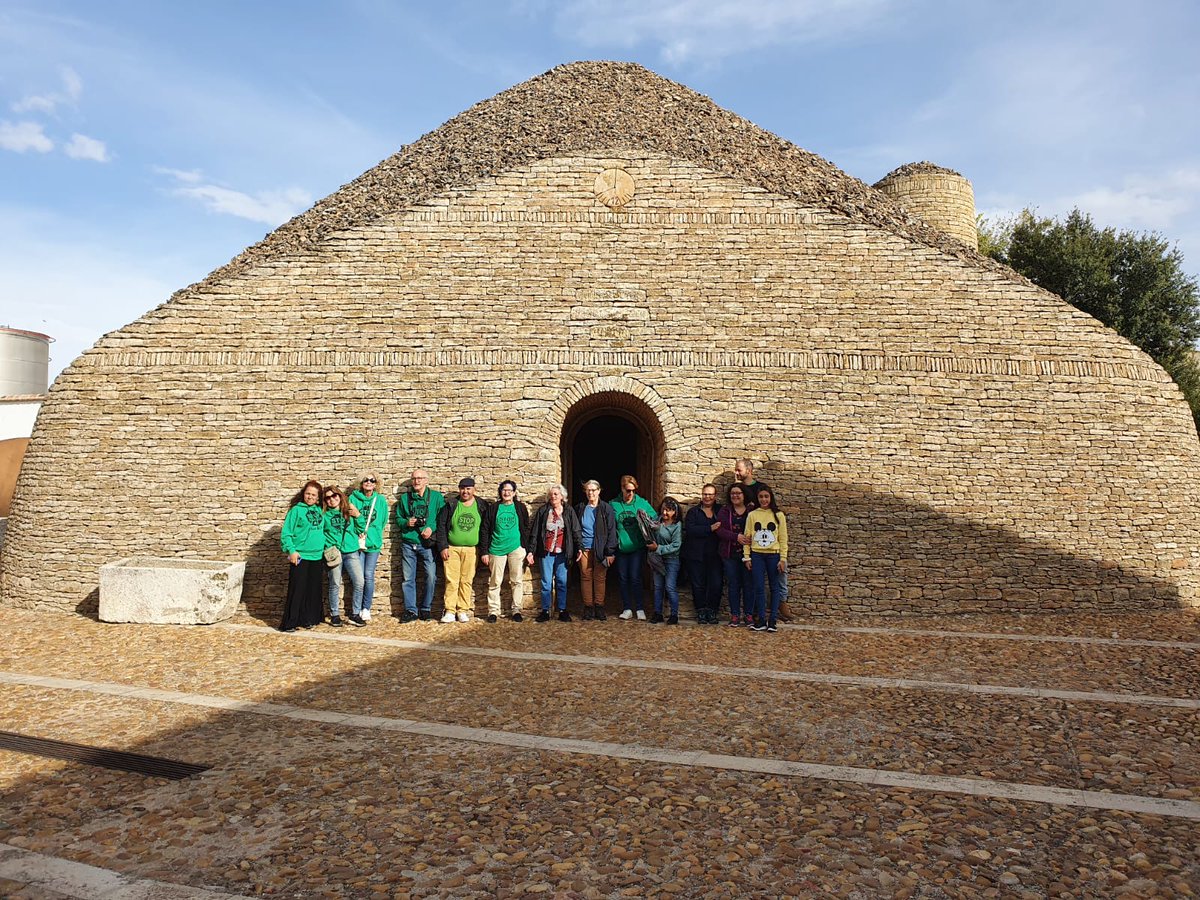 Concluido el trabajo toca ocio y cultura. Con las compahs que no tenían que irse tan temprano hemos visitado el museo del carro en #Tomelloso. Gracias a todas por tanto. Nos veremos en Elche en unos meses. #XXXIAsambleaEstatalPAH