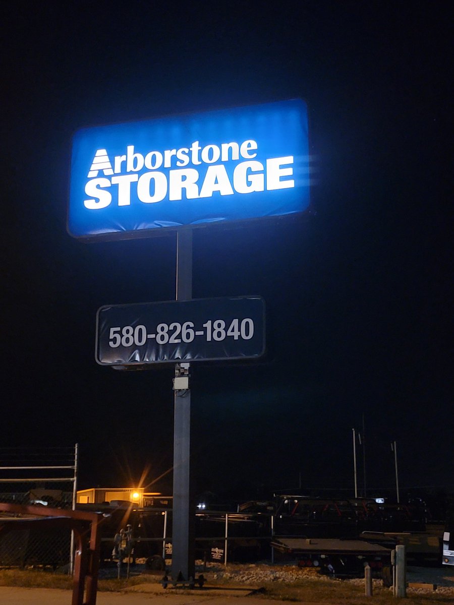 BullDawgGaming's tweet photo. So crazy day fixing this sign. Updating it to led lights. #installlife #customsignage https://t.co/8AydGh9FYl