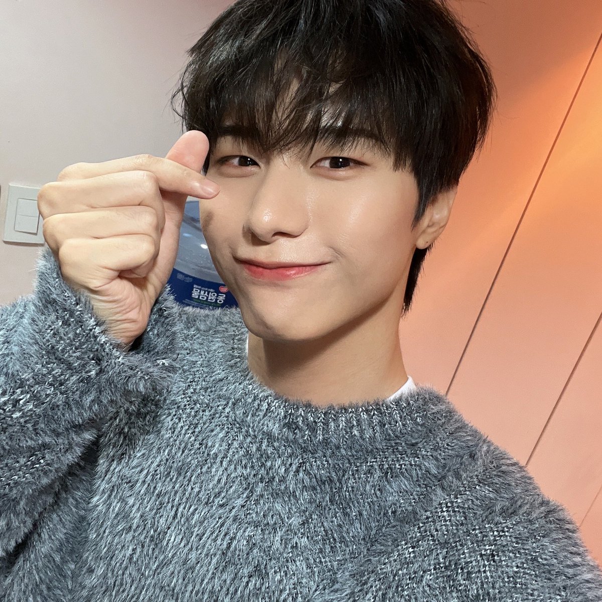 vctbbl's tweet photo. 221023 21:27 KST 🐶 https://t.co/3iW1H5F8DS