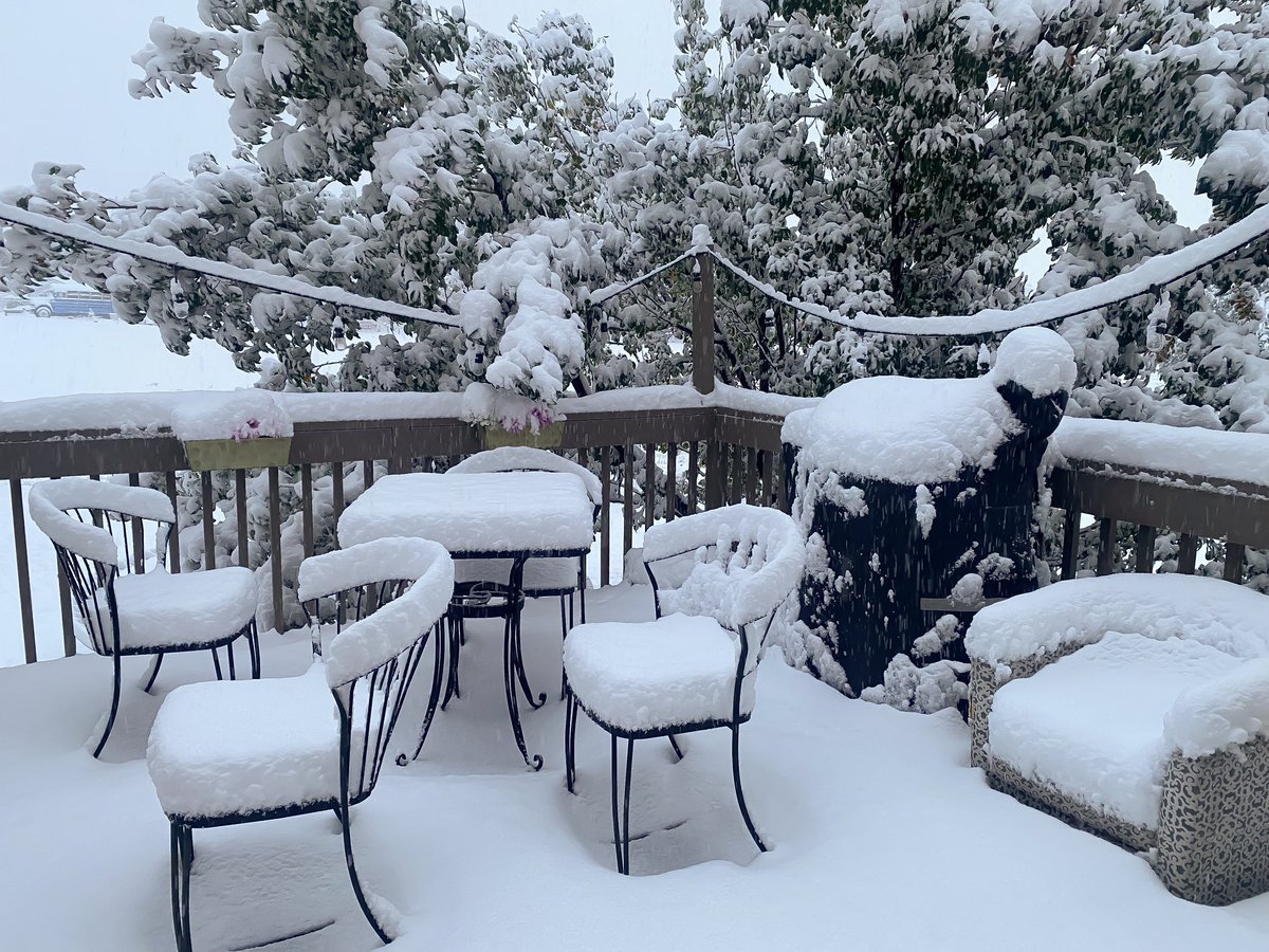 Derek_Photog's tweet photo. A Winter wonderland this morning in #Tooele #utwx https://t.co/c43d2VHYKL