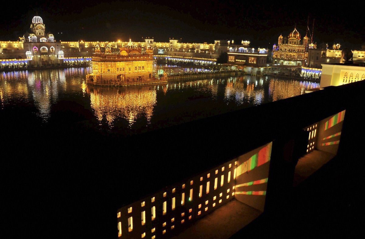 learnpunjabi's tweet image. Harmandir Sahib illuminated on Diwali #Amritsar