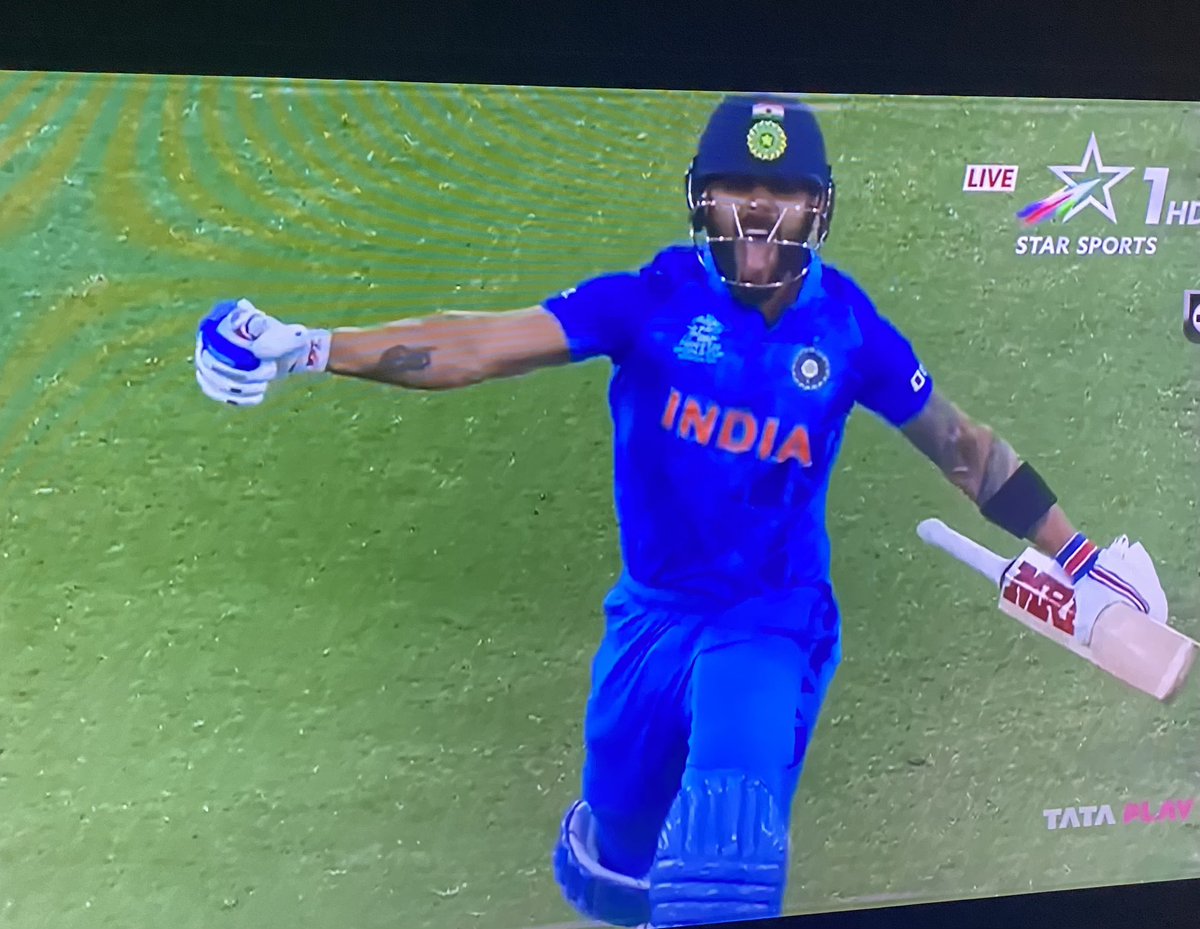 Sandeep09045317's tweet photo. WHAT A PLAYER 🏏🏏🏏❤️💪
KING 👑Rula diya aaj Always love
 ❤️❣️🇮🇳 #ViratKohli #ViratKohli𓃵 #kingkohli #Goat #T20WorldCup2022 https://t.co/InY7EBxtkf