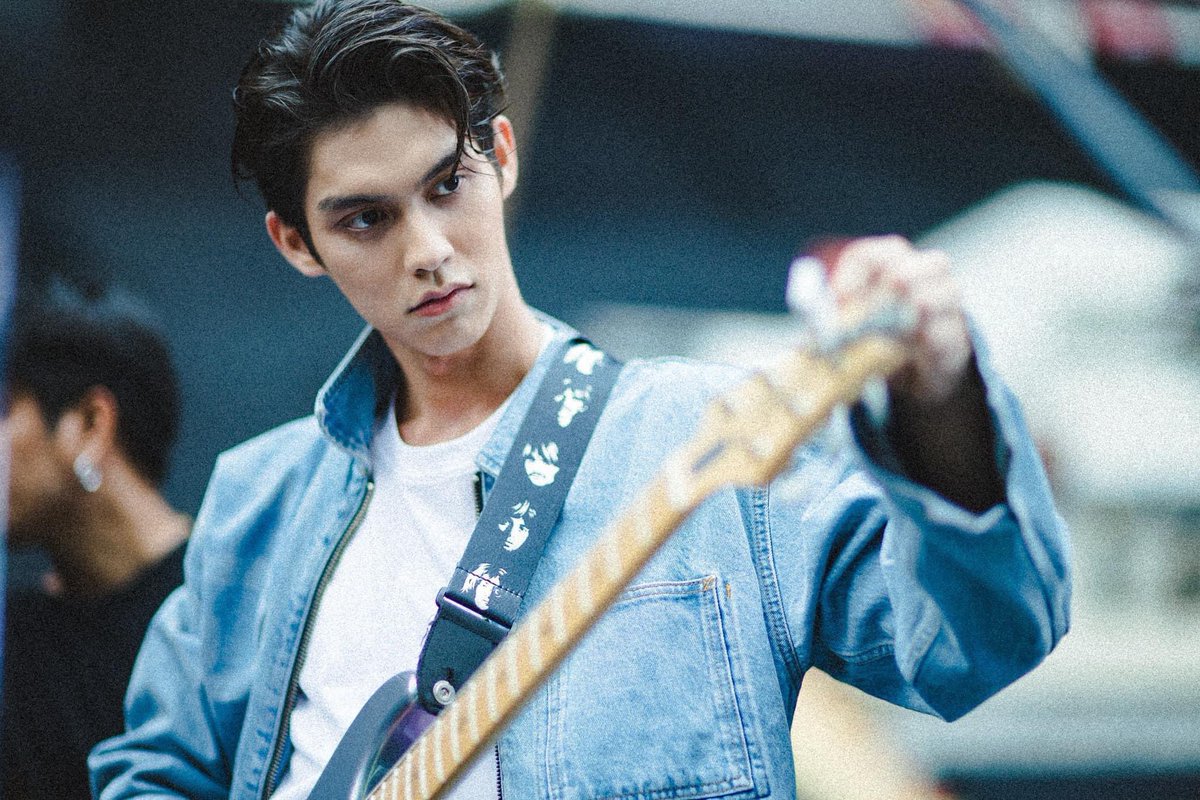 brightpics_'s tweet photo. you looks so cool🎸😎 #bbrightvc https://t.co/ApMvNYJ14d