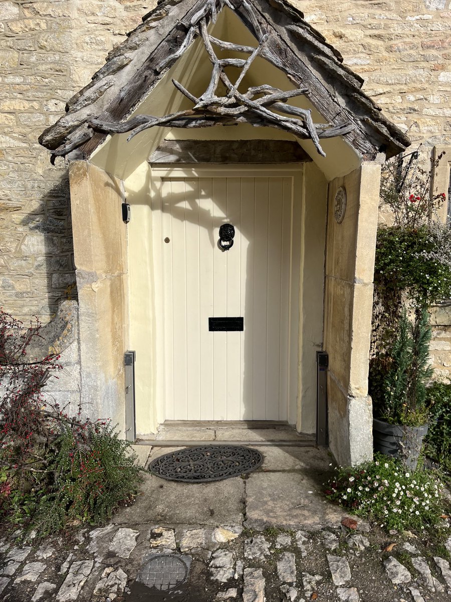 TamsinLyle's tweet photo. This #floodnerd is beside herself with excitement to find that, by chance, she’s booked a holiday cottage with #flood doors!!! #perfectvacation https://t.co/6vPJ7GeaqL