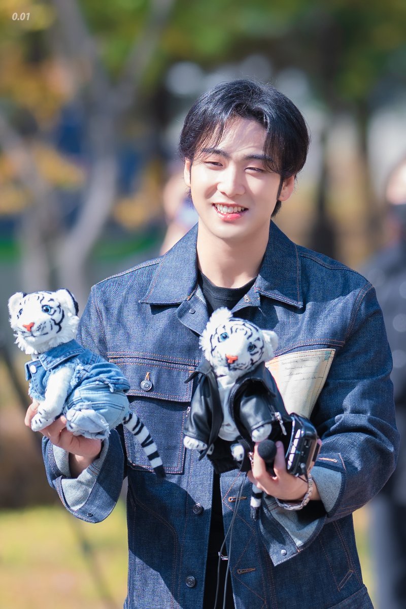0.01 tweet media