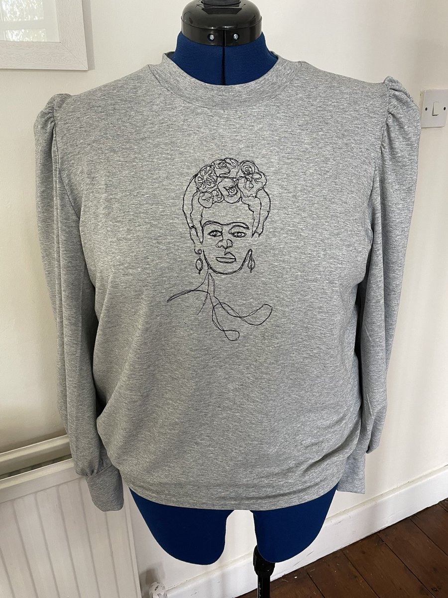 LouSalmon's tweet photo. A long sleeve t with a bit of free motion embroidery thrown in, ‘Tilly and the Buttons; Billie’🪡🧵 https://t.co/vebvJpDWk3